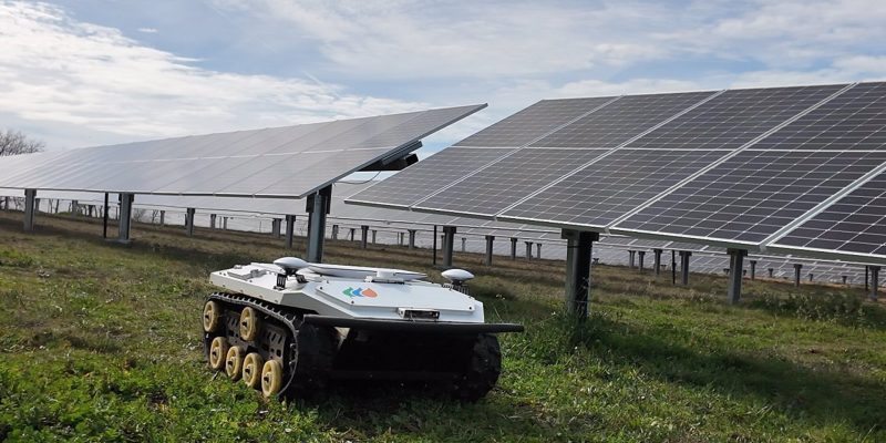 12/03/2024 Iberdrola trabaja en la planta fotovoltaica de Villarino con un robot de inspección autónoma desarrollado por Arbórea
ECONOMIA 
IBERDROLA