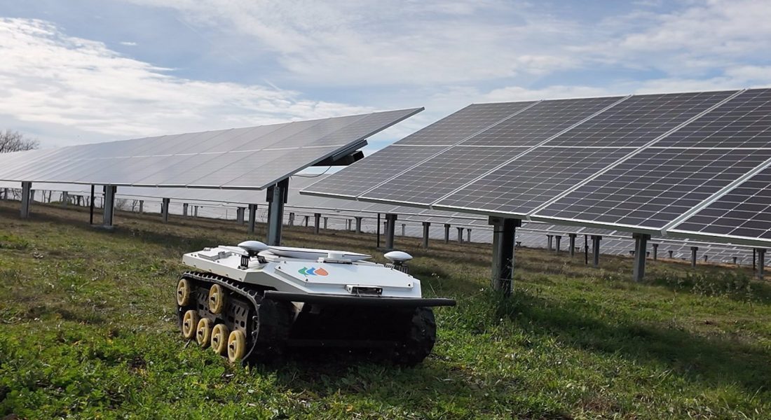 12/03/2024 Iberdrola trabaja en la planta fotovoltaica de Villarino con un robot de inspección autónoma desarrollado por Arbórea
ECONOMIA 
IBERDROLA
